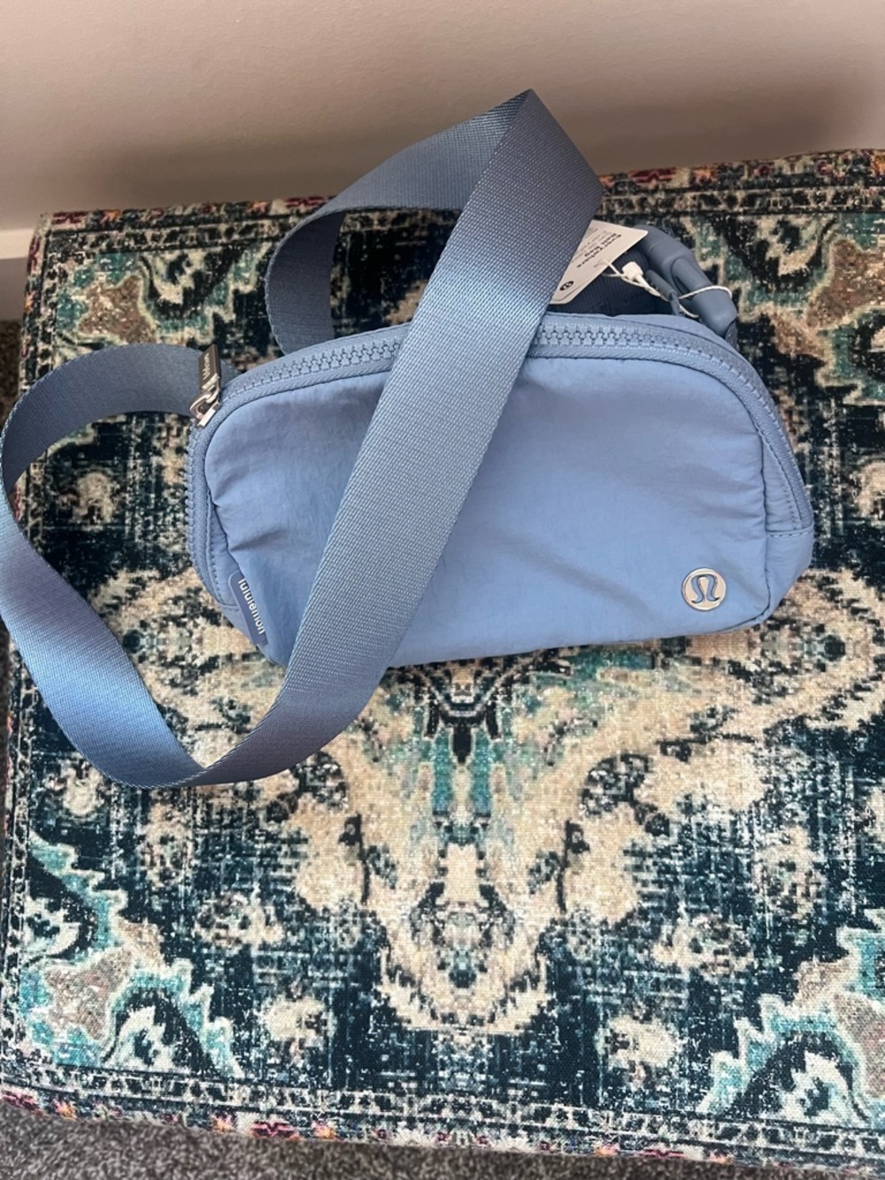 NWT Lululemon Everywhere Belt Bag - Picture 4 of 5